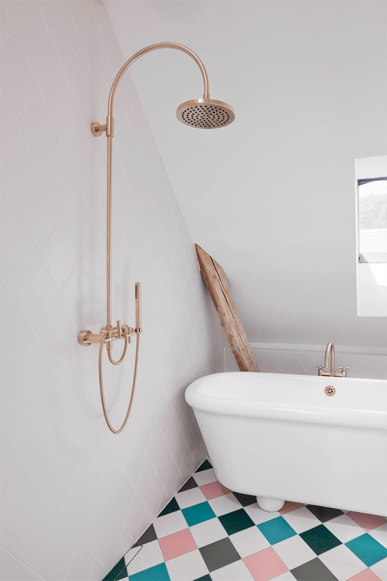 Pale pink bathroom - By Made a Mano.