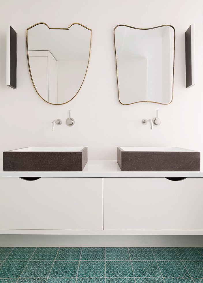 Dark Copper Green patterned bathroom - By Made a Mano.